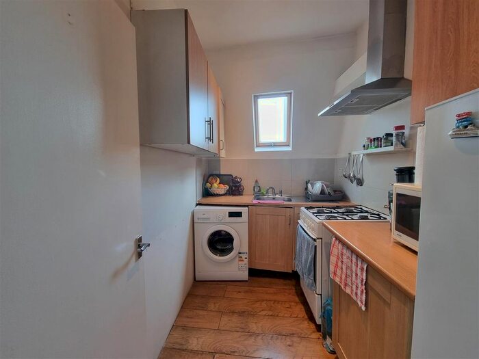 2 Bedroom Flat To Rent In Bowes Road, Bounds Green, London, N13