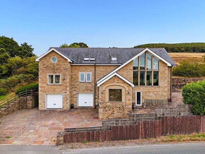 5 Bedroom Detached House For Sale In Keighley Road, Bradley, North Yorkshire, BD20