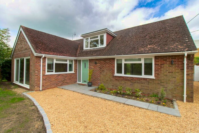 4 Bedroom Chalet To Rent In Wedmans Lane, Rotherwick, Hook, RG27