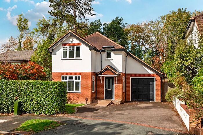 4 Bedroom Detached House For Sale In Oaks Close, Leatherhead, Surrey, KT22