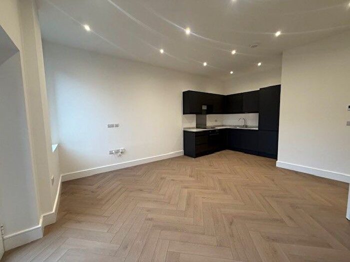 2 Bedroom Flat To Rent In Croydon, CR0