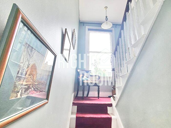 1 Bedroom Flat To Rent In St. Georges Avenue, London, N7
