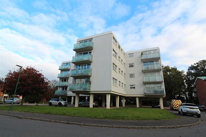 2 Bedroom Flat To Rent In Ardendale, Harwood Grove, Shirley, B90
