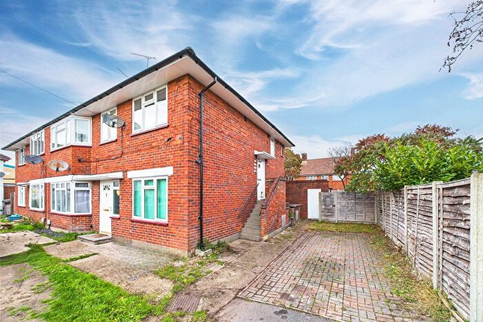 2 Bedroom Maisonette For Sale In Covey Close, Farnborough, Hampshire, GU14