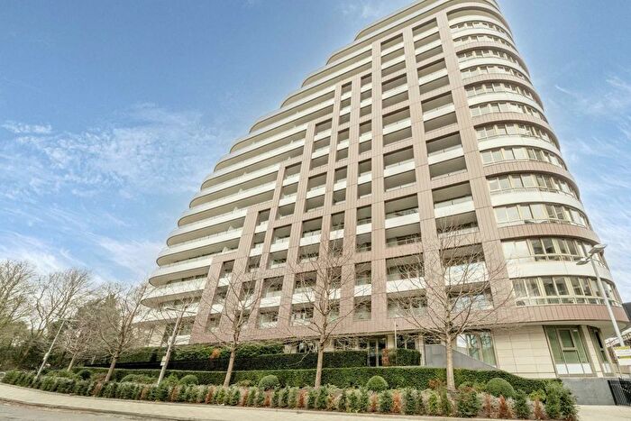 2 Bedroom Flat To Rent In Queenstown Road, London, SW11