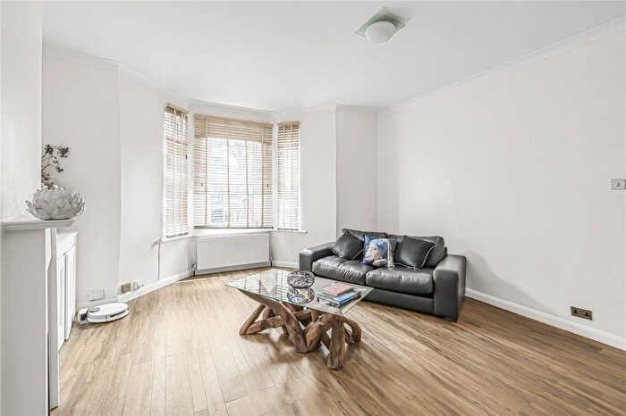 1 Bedroom Flat To Rent In Meadow Road, Vauxhall, London, SW8