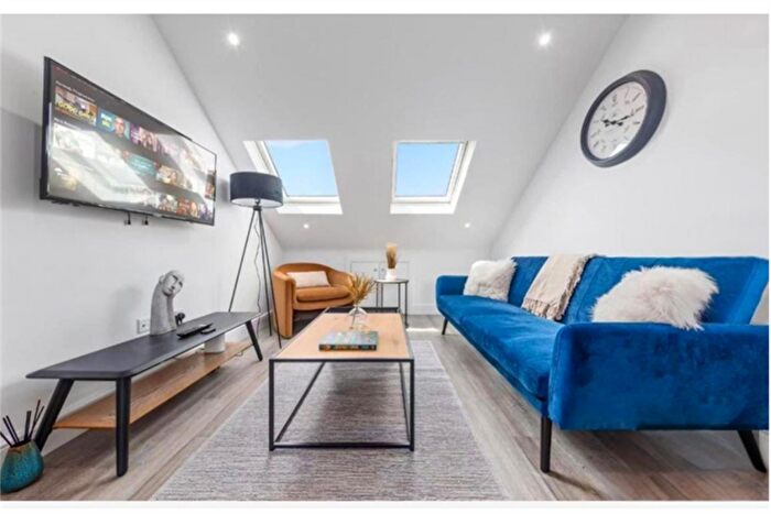 2 Bedroom Flat To Rent In Station Road, Hendon, NW4