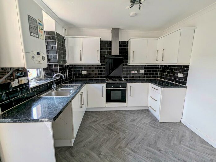 2 Bedroom Terraced House To Rent In East Road, Tylorstown, Ferndale, CF43