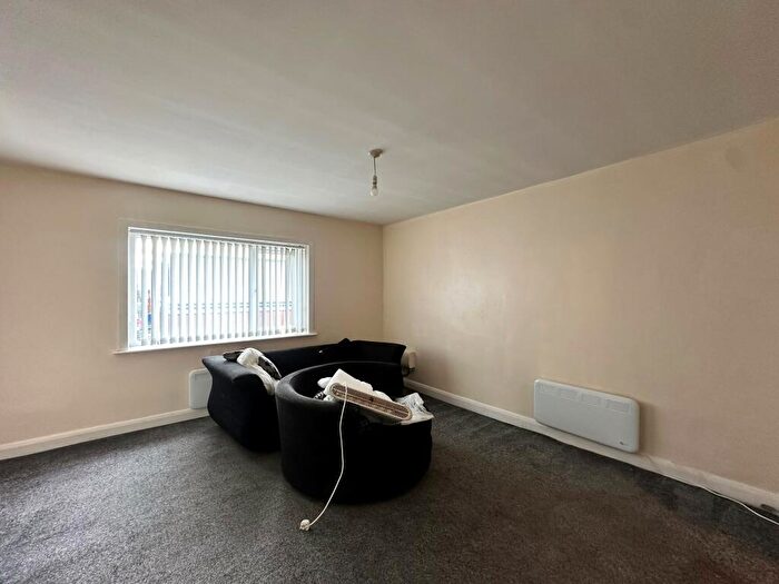 1 Bedroom Flat To Rent In Huddersfield Road, Oldham, OL1
