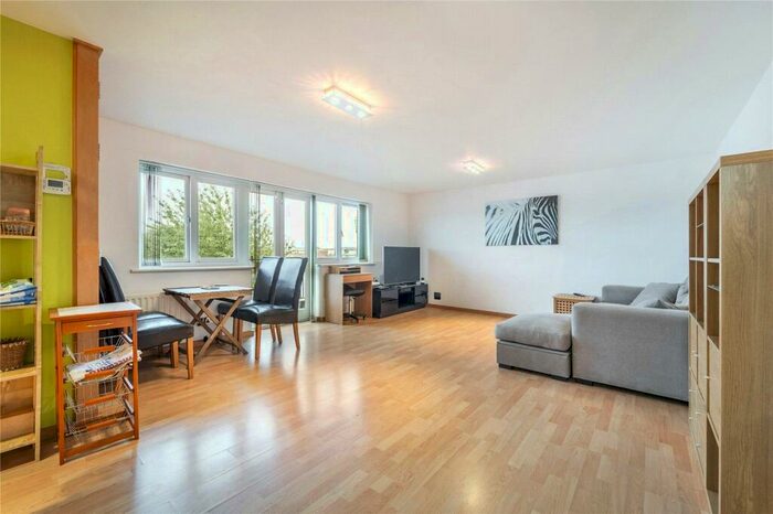 1 Bedroom Flat To Rent In Vermeer Court, Rembrandt Close, E14