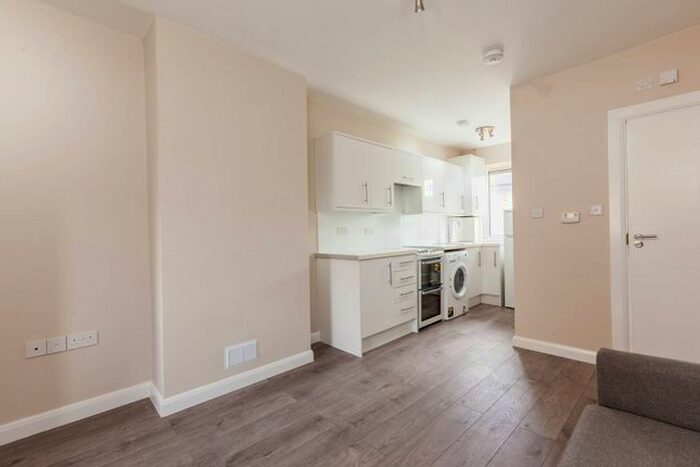 Studio To Rent In Churston Close, Tulse Hill, London, SW2