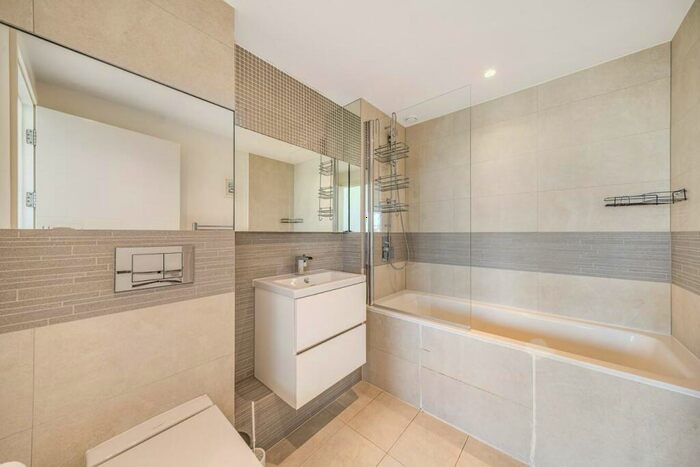 2 Bedroom Flat For Sale In Seafarer Way, Surrey Quays, SE16