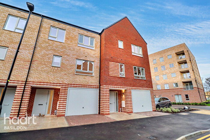 4 Bedroom End Of Terrace House For Sale In Chapelgate Mews, Essex, SS15