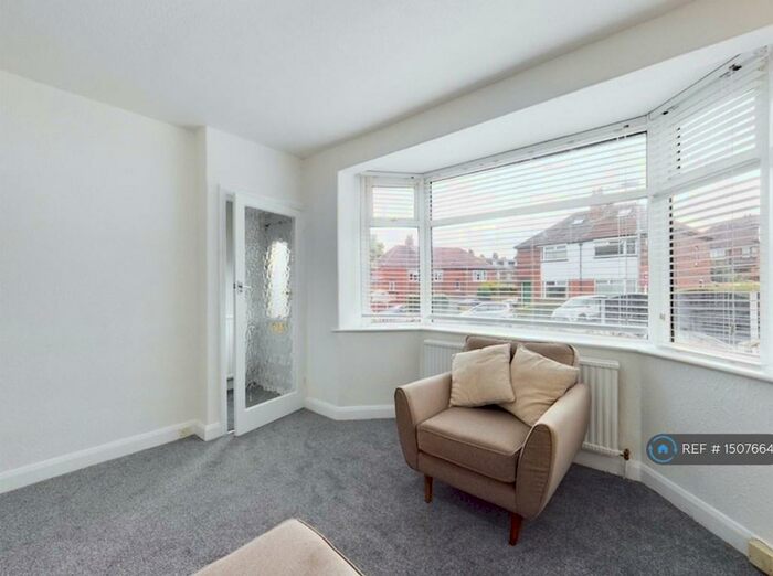 4 Bedroom Semi-Detached House To Rent In Bramleigh Grove, Morley, Leeds, LS27