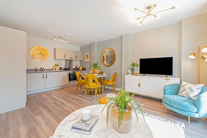 2 Bedroom Apartment For Sale In East Street, Farnham, Surrey, GU9