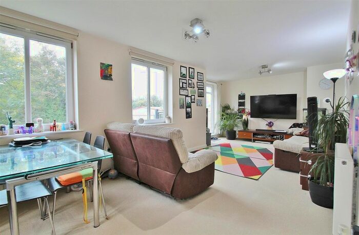 2 Bedroom Flat To Rent In Worton Road, Isleworth, TW7