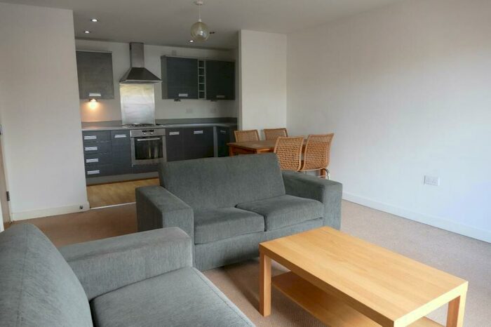 2 Bedroom Flat To Rent In Bouverie Court, Leeds, West Yorkshire, Uk, LS9