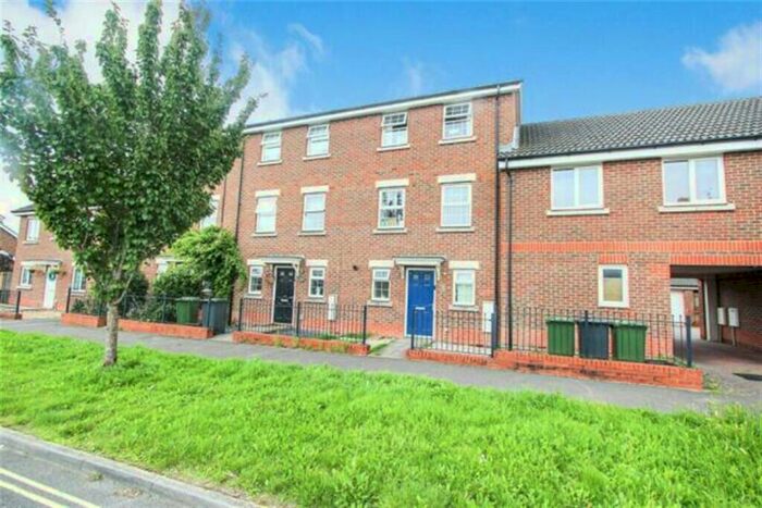 3 Bedroom Town House To Rent In South Street, Eastleigh, SO50