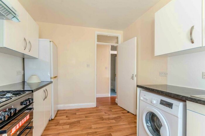 3 Bedroom Flat To Rent In New North Road, Islington, London, N1