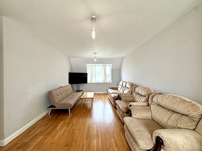 2 Bedroom Flat To Rent In Centurion House, Varcoe Gardens, Hayes, UB3