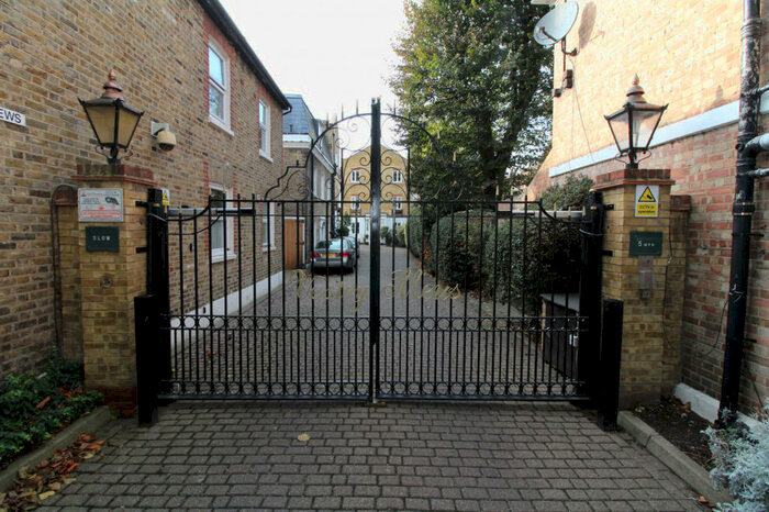 3 Bedroom Town House To Rent In Vestry Mews, Camberwell, SE5