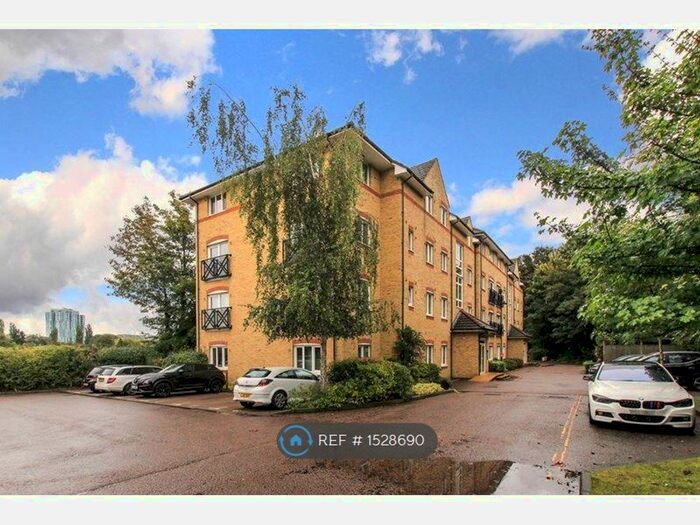 2 Bedroom Flat To Rent In Hardings Close, Hemel Hempstead, HP3