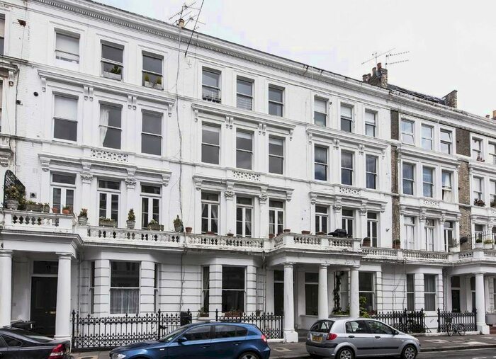 2 Bedroom Flat To Rent In Charleville Road, London, W14