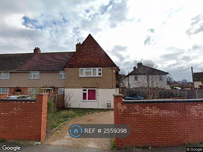 4 Bedroom Semi-Detached House To Rent In East Avenue, Hayes, UB3