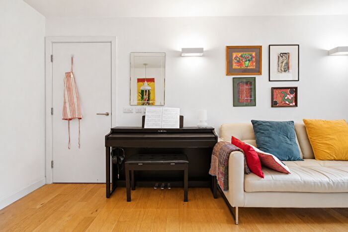 1 Bedroom Flat For Sale In Fermoy Road, London, W9