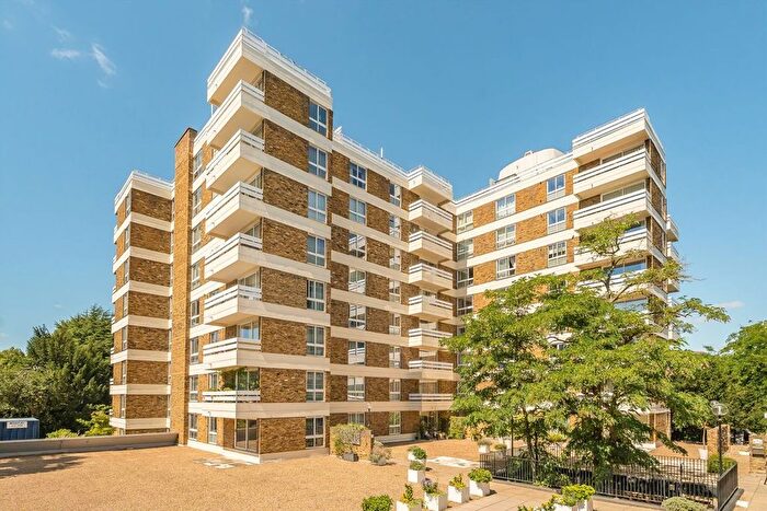 2 Bedroom Flat For Sale In Warwick Drive, Putney, SW15