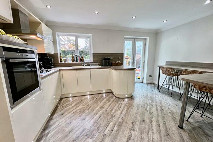 5 Bedroom Detached House For Sale In Hobbs Park, St Leonards, BH24