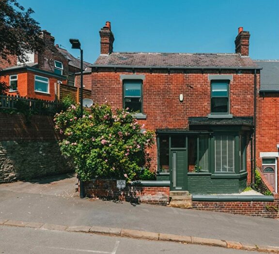 3 Bedroom End Of Terrace House For Sale In Fulmer Road, Sheffield, S11