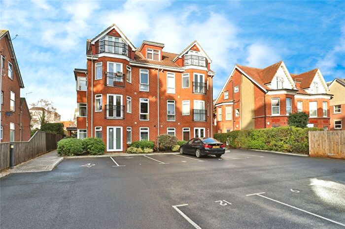 2 Bedroom Flat For Sale In Owls Road, Bournemouth, Dorset, BH5