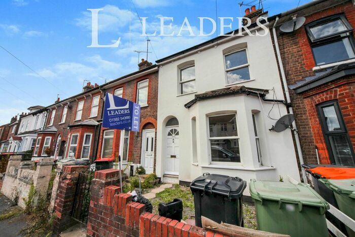 4 Bedroom Semi-Detached House To Rent In Union Street, Dunstable, LU6