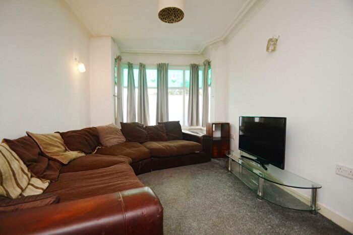 6 Bedroom Flat To Rent In Heald Grove, Rusholme, Manchester, M14