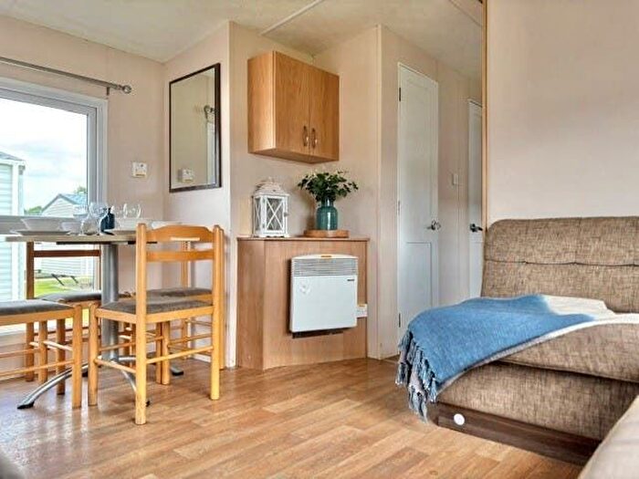 4 Bedroom Park Home For Sale In Lowestoft, NR32