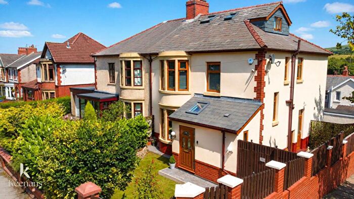 6 Bedroom Semi-Detached House For Sale In Manchester Road, Baxenden, BB5