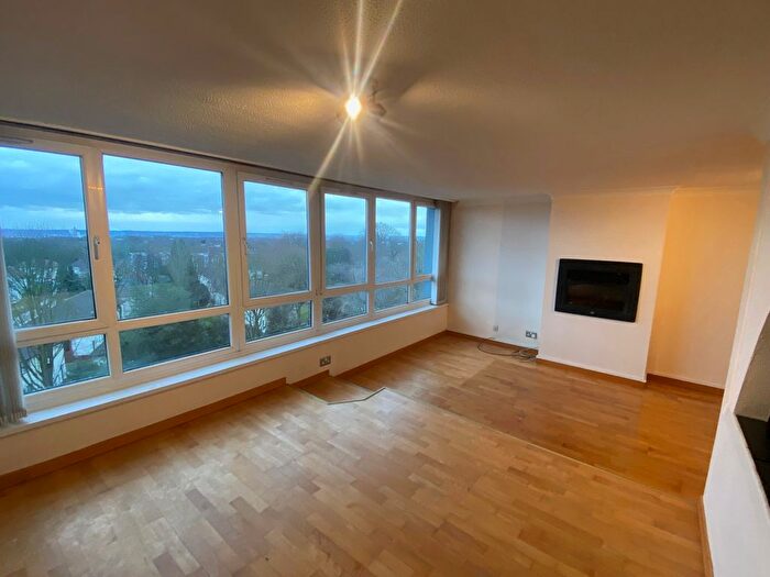 2 Bedroom Flat To Rent In Ingledew Court, Leeds, LS17