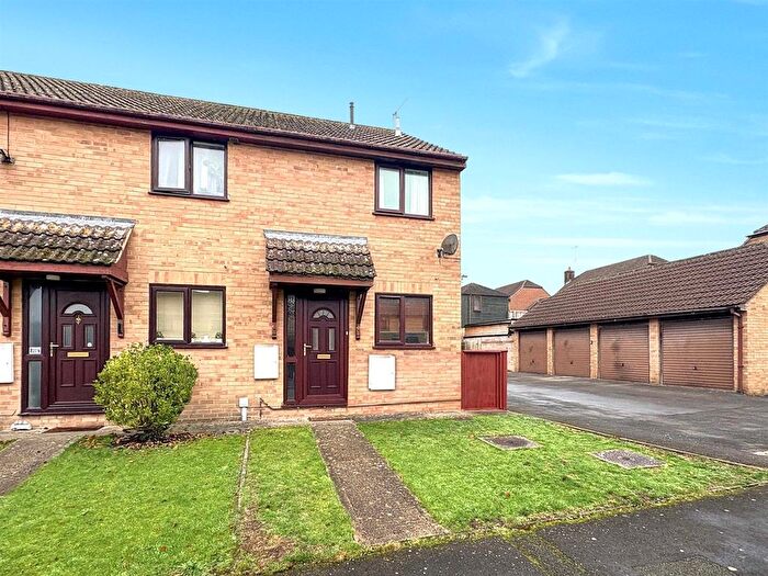 2 Bedroom Property For Sale In Dykes Mews, Chiseldon, Swindon, SN4