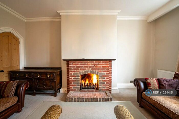 4 Bedroom Flat To Rent In The Woodlands, Harrow, HA1