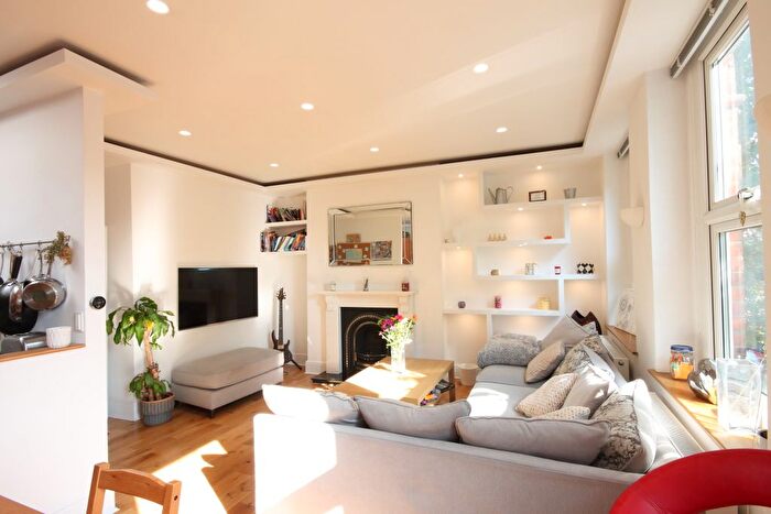 2 Bedroom Flat For Sale In Cricklewood Broadway, London, NW2