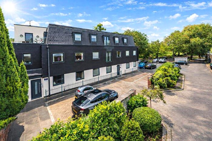 1 Bedroom Apartment For Sale In Flambard Way, Godalming, Surrey, GU7