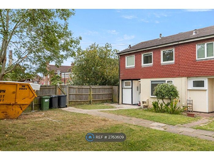 Studio To Rent In Falconer Road, Bushey, WD23