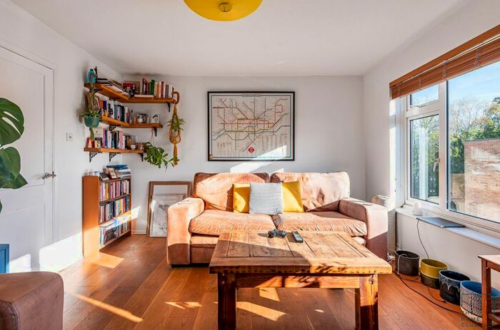 2 Bedroom Flat To Rent In Davos Close, Woking, GU22