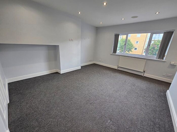 3 Bedroom Flat To Rent In High Road, Uxbridge, UB10