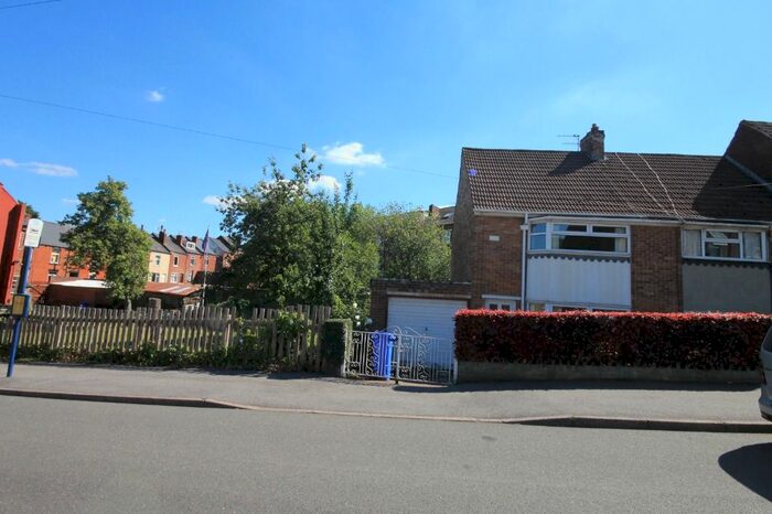 2 Bedroom Semi-Detached House To Rent In Standon Road, Sheffield, S9