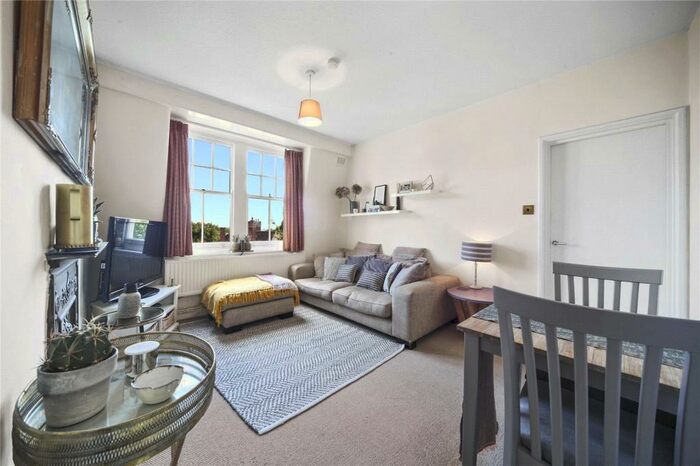 1 Bedroom Apartment To Rent In Thornhill Road, Islington, London, N1