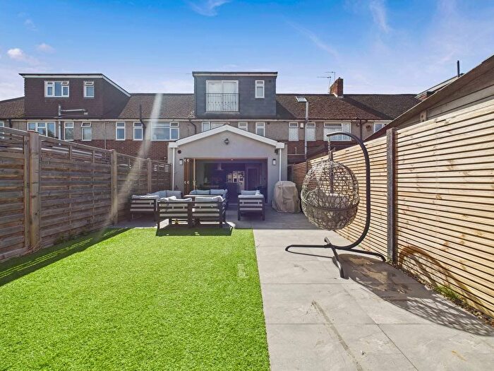 4 Bedroom Terraced House For Sale In Hogarth Avenue, Ashford, Surrey, TW15