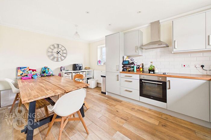 3 Bedroom Semi-Detached House For Sale In Smockmill Close, Bunwell, Norwich, NR16