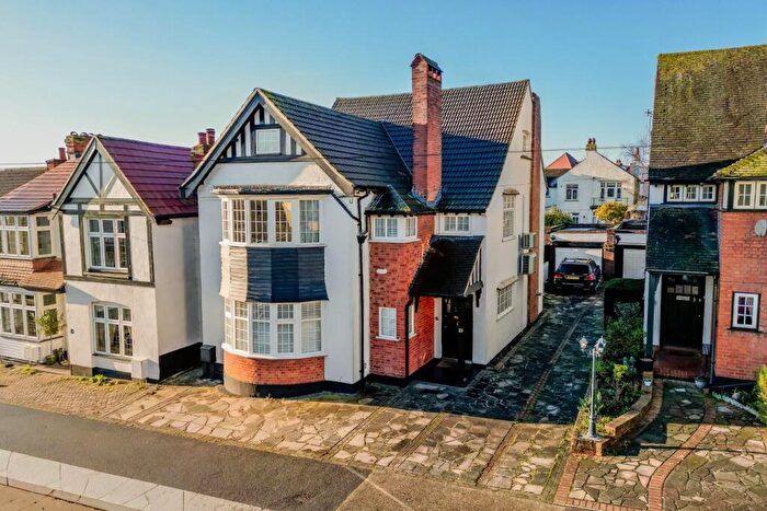 5 Bedroom Detached House For Sale In Cliff Road, Leigh-On-Sea, SS9